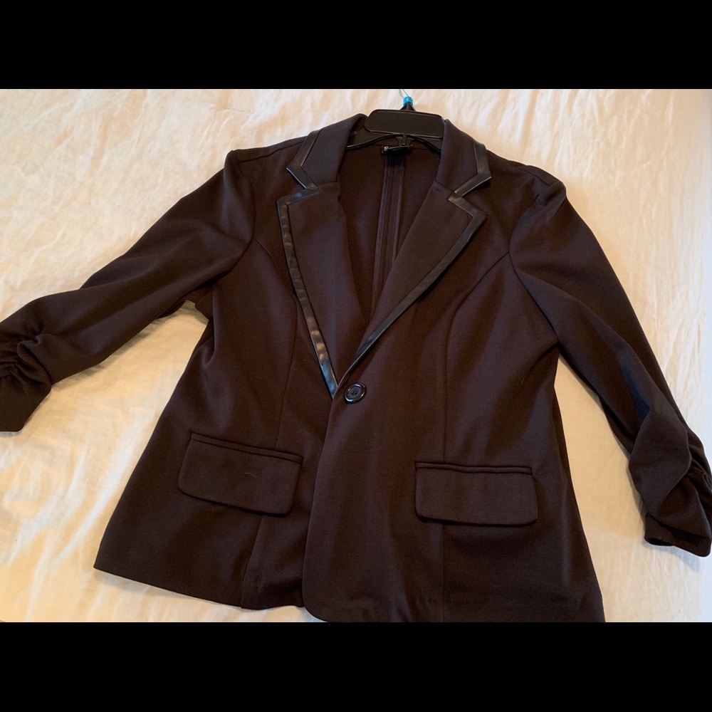 Black blazer - Picture 2 of 4